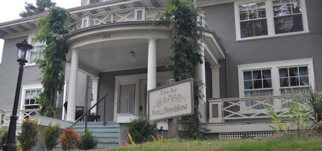 Photo of Coos Bay Manor Bed & Breakfast