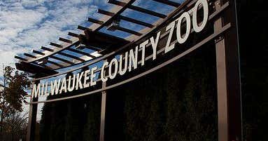 Milwaukee County Zoo & Gardens, Milwaukee Roadtrippers