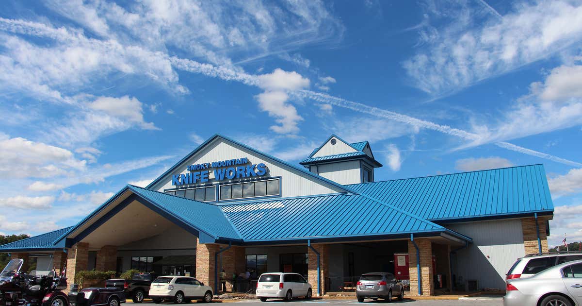 Smoky Mountain Knife Works, Sevierville Roadtrippers