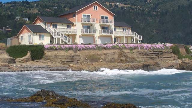 The Tides Inn of Shelter Cove Shelter Cove CA Roadtrippers