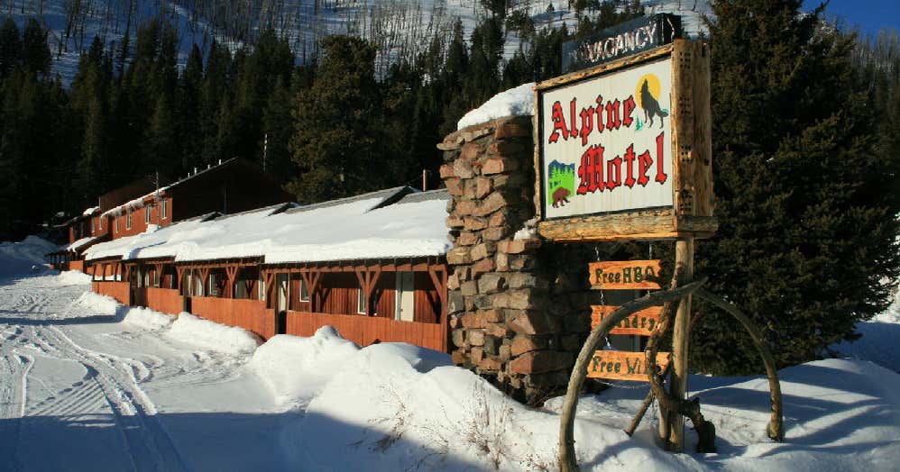 Alpine Motel, Cooke City Roadtrippers