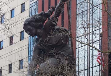 Photo of Portlandia Statue