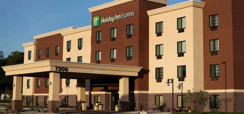 Photo of Holiday Inn Express & Suites Omaha South - Ralston Arena