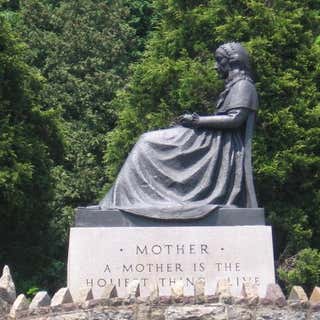 Whistler's Mother statue