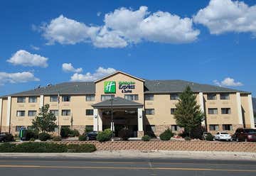 Photo of Holiday Inn Express And Suites