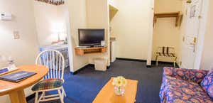 Blue Gate Garden Inn