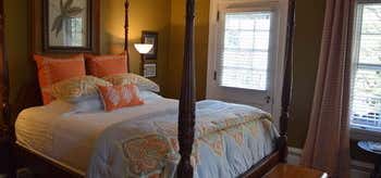 Photo of The Applewood Manor Bed & Breakfast