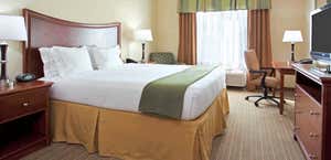 Holiday Inn Express & Suites Portland-Jantzen Beach, an IHG Hotel