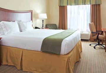 Photo of Holiday Inn Express Hotel & Suites Portland - Jantzen Beach