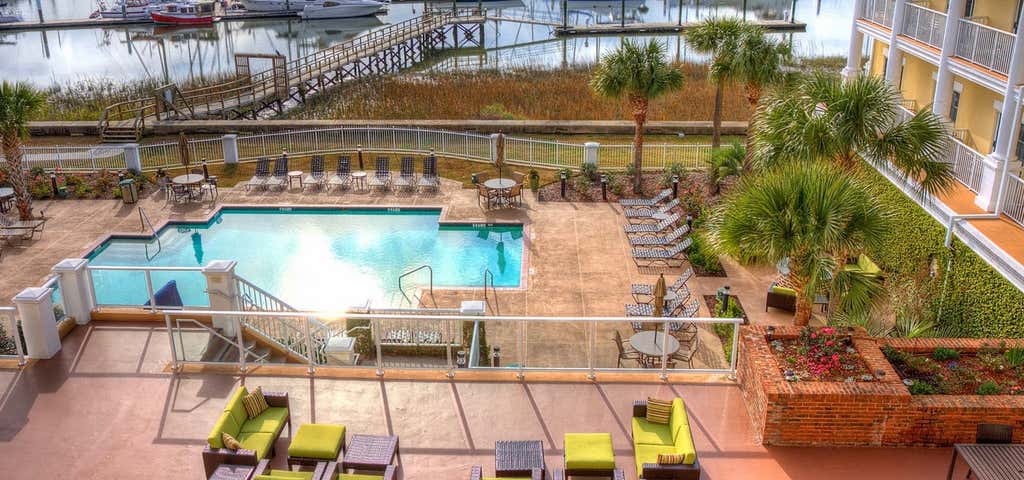 Photo of Courtyard by Marriott Charleston Waterfront