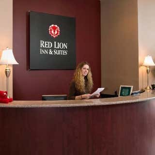 Red Lion Inn & Suites Victoria