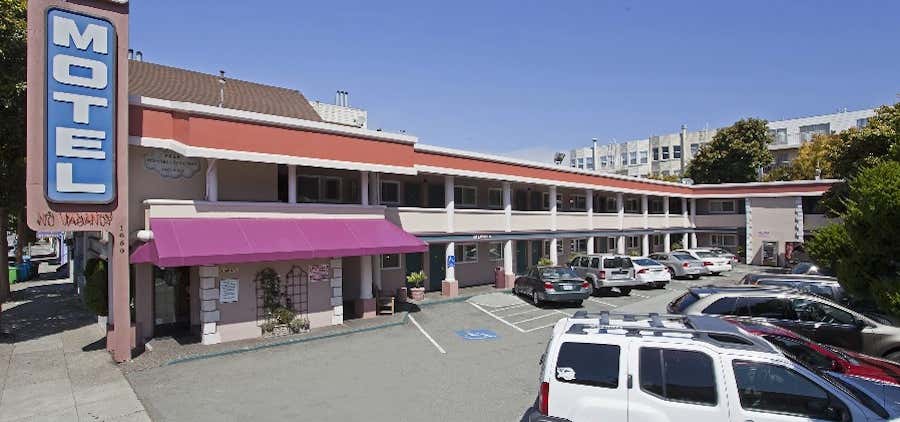 Photo of Town House Motel