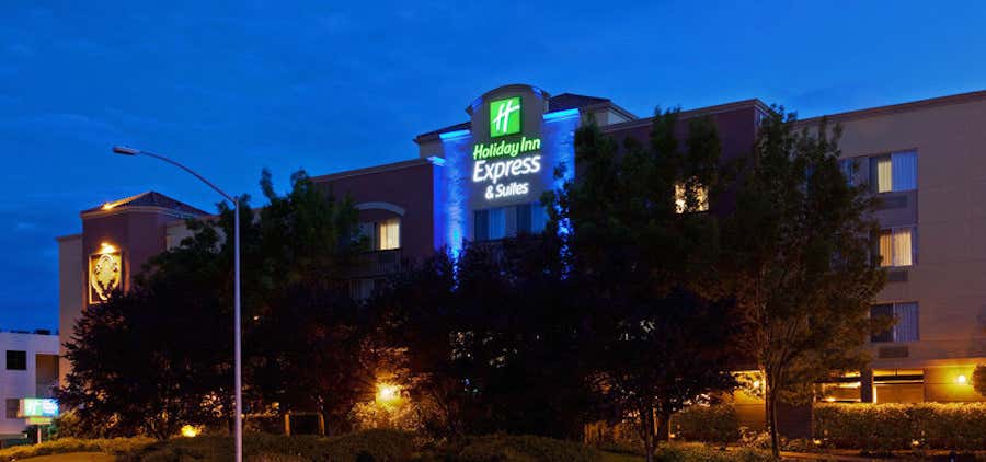 Photo of Holiday Inn Express & Suites Belmont, an IHG Hotel