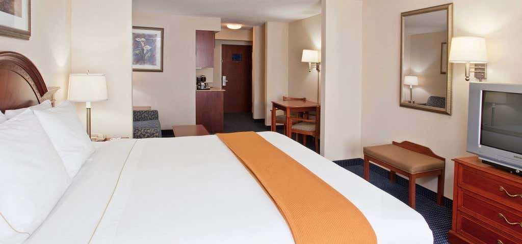 Photo of Holiday Inn Express & Suites Cleveland-Richfield