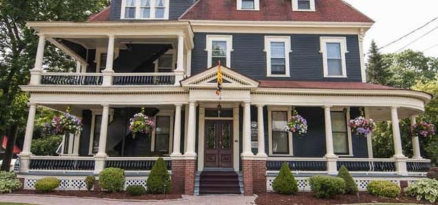 Photo of Carriage House Inn Bed and Breakfast