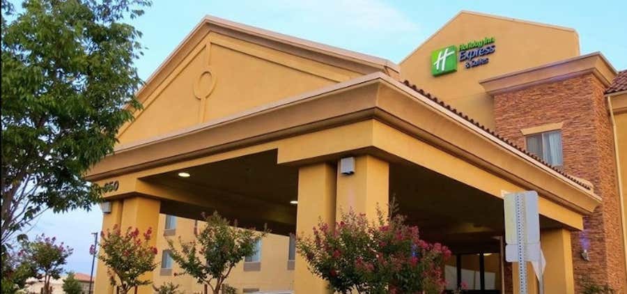 Photo of Holiday Inn Express and Suites Clovis Fresno Area