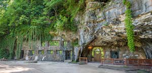 Beckham Creek Cave Lodge
