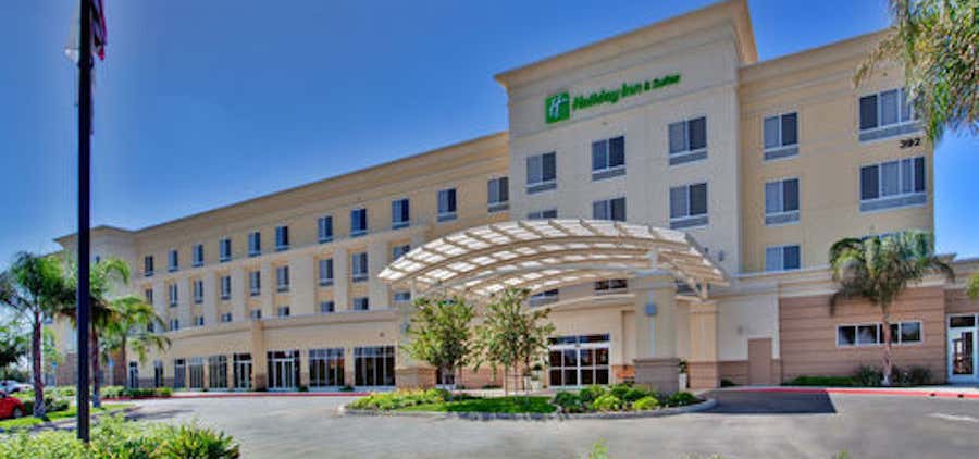Photo of Holiday Inn & Suites Bakersfield