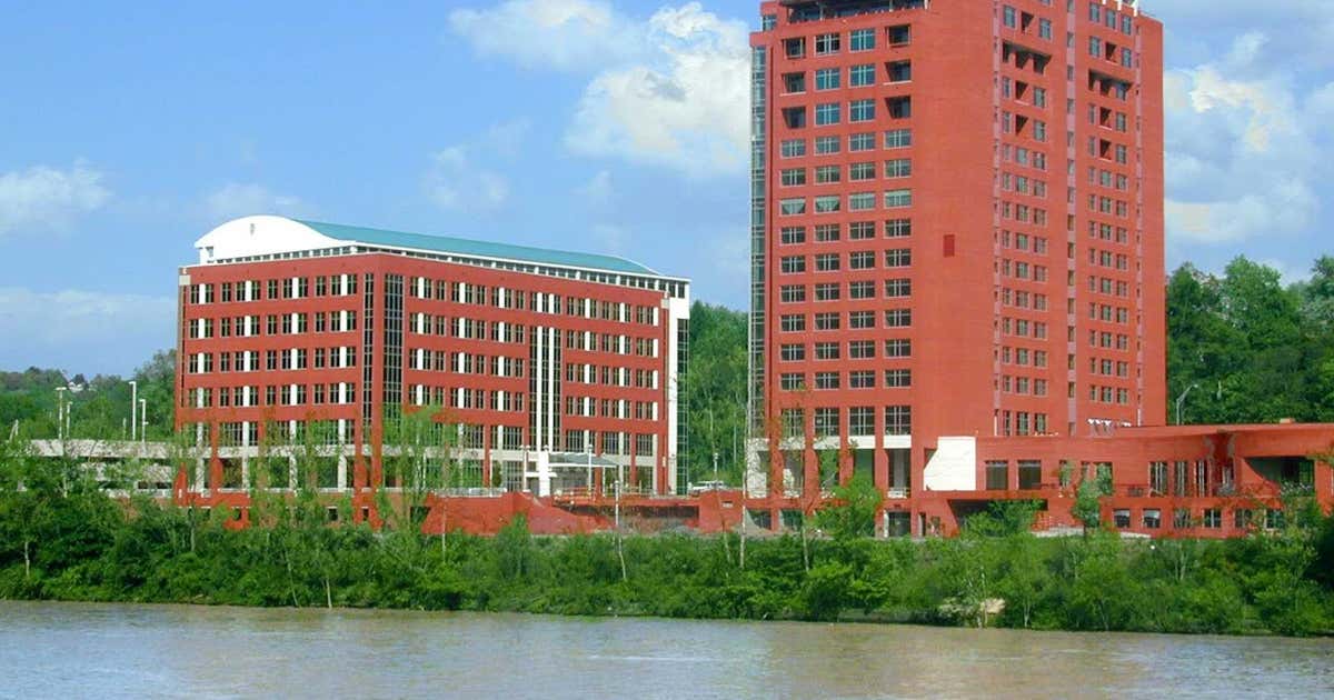 Waterfront Place Hotel, Roadtrippers