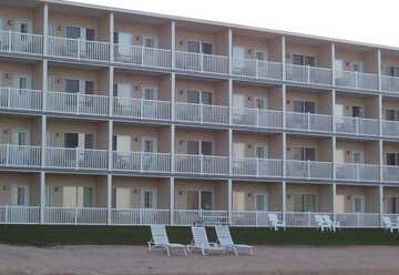Photo of Mackinaw Beach & Bay Inn & Suites