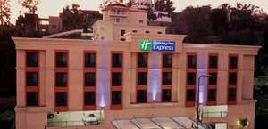 Holiday Inn Express & Suites Hollywood Walk Of Fame