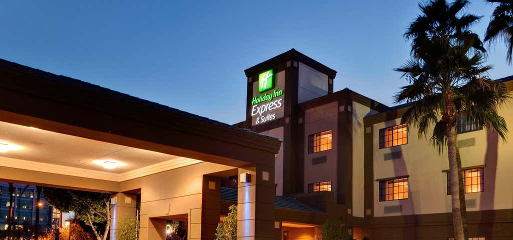 Photo of Holiday Inn & Suites Phoenix Airport