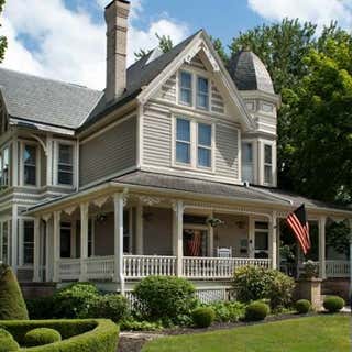 The Historic Morris Harvey House Bed and Breakfast