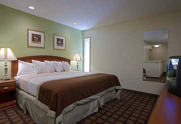 Photo of Orangewood Suites