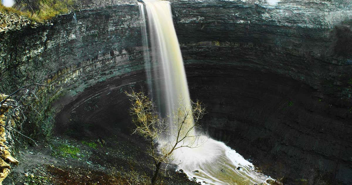 Devil's Punch Bowl, Ontario Roadtrippers