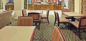 Holiday Inn Express Suites Pine Bluff