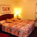 Standard Room, 1 King Bed: &lt;strong&gt;1 King Bed&lt;/strong&gt;&lt;br /&gt;&lt;b&gt;Internet&lt;/b&gt; - Free WiFi &lt;br /&gt; &lt;b&gt;Entertainment&lt;/b&gt; - Premium channels &lt;br /&gt;&lt;b&gt;Food &amp; Drink&lt;/b&gt; - Refrigerator, microwave, and room service&lt;br /&gt;&lt;b&gt;Sleep&lt;/b&gt; - Premium bedding &lt;br /&gt;&lt;b&gt;Bathroom&lt;/b&gt; - Private bathroom, a hair dryer (on request), and a shower/tub combination&lt;br /&gt;&lt;b&gt;Practical&lt;/b&gt; - Free local calls, desk, and iron/ironing board (on request); rollaway/extra beds available on request&lt;br /&gt;&lt;b&gt;Comfort&lt;/b&gt; - Air conditioning and daily housekeeping&lt;br /&gt;Non-Smoking&lt;br /&gt;&amp;nbsp;